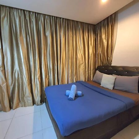 Regalia Suites Klcc View Rooftop Infinity Pool By Angkasa Homes Kuala Lumpur Ngoại thất bức ảnh