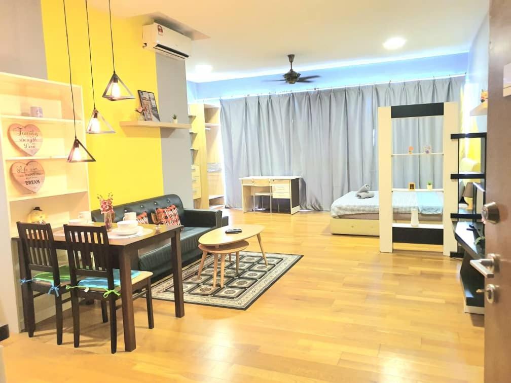 Regalia Suites Klcc View Rooftop Infinity Pool By Angkasa Homes Kuala Lumpur Ngoại thất bức ảnh