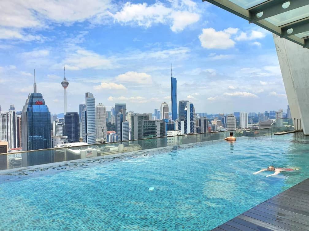 Regalia Suites Klcc View Rooftop Infinity Pool By Angkasa Homes Kuala Lumpur Ngoại thất bức ảnh