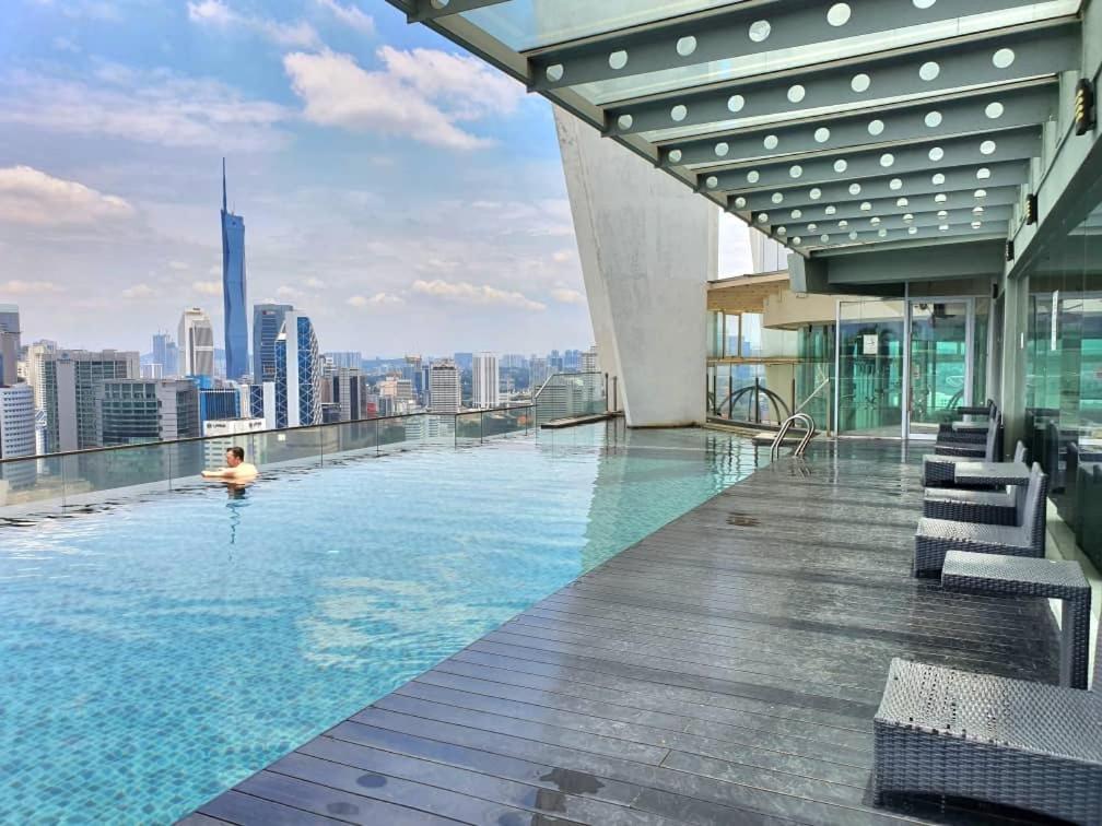 Regalia Suites Klcc View Rooftop Infinity Pool By Angkasa Homes Kuala Lumpur Ngoại thất bức ảnh