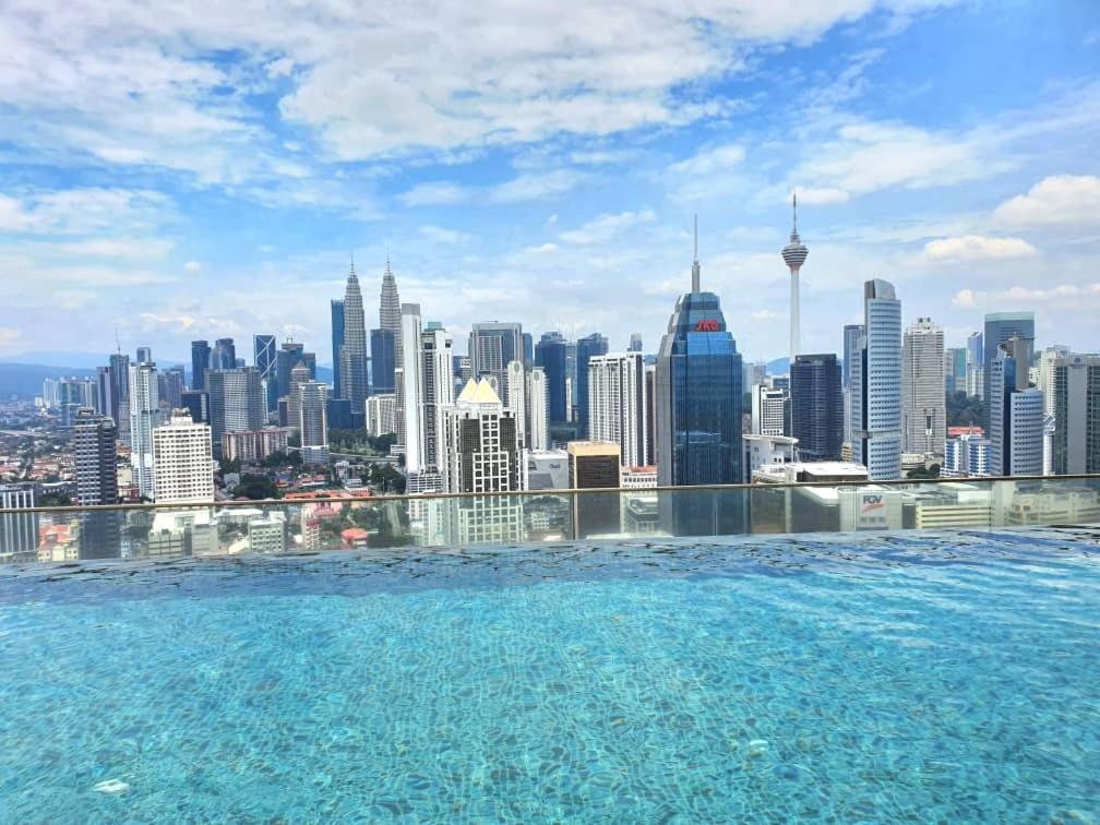 Regalia Suites Klcc View Rooftop Infinity Pool By Angkasa Homes Kuala Lumpur Ngoại thất bức ảnh
