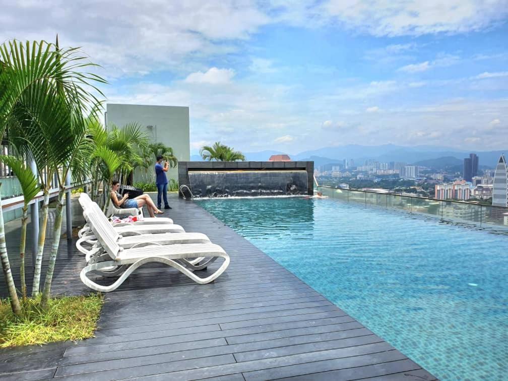 Regalia Suites Klcc View Rooftop Infinity Pool By Angkasa Homes Kuala Lumpur Ngoại thất bức ảnh