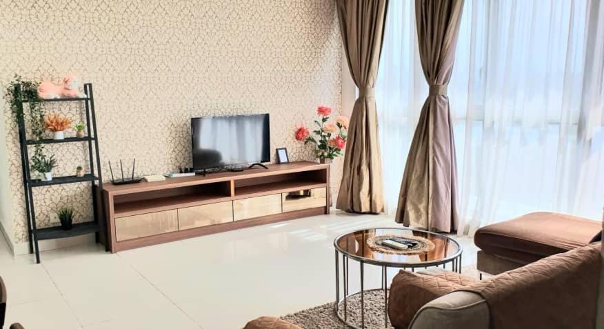 Regalia Suites Klcc View Rooftop Infinity Pool By Angkasa Homes Kuala Lumpur Ngoại thất bức ảnh