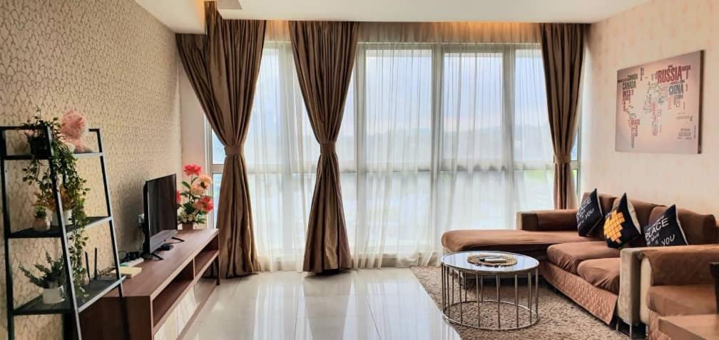 Regalia Suites Klcc View Rooftop Infinity Pool By Angkasa Homes Kuala Lumpur Ngoại thất bức ảnh