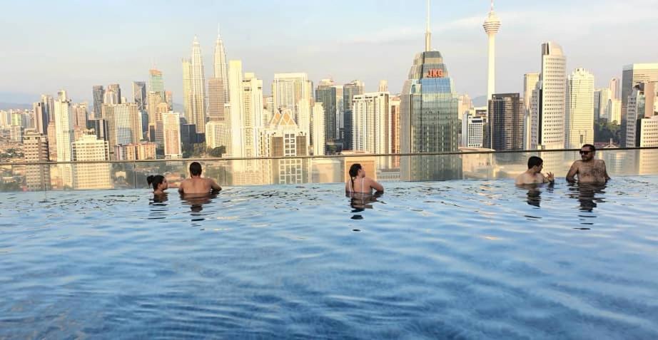 Regalia Suites Klcc View Rooftop Infinity Pool By Angkasa Homes Kuala Lumpur Ngoại thất bức ảnh