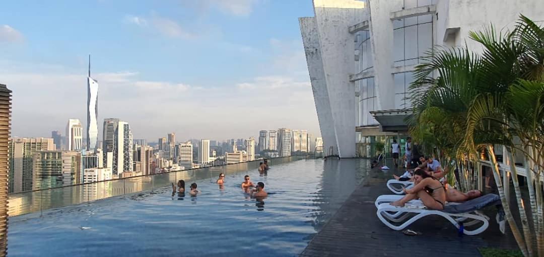 Regalia Suites Klcc View Rooftop Infinity Pool By Angkasa Homes Kuala Lumpur Ngoại thất bức ảnh